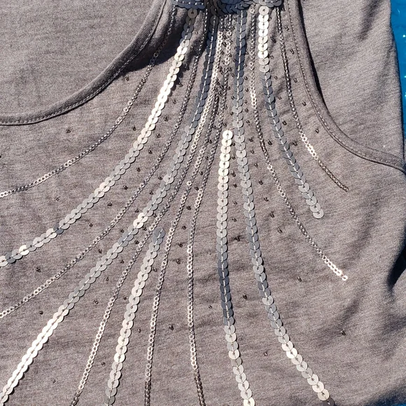 2 tank tops - Picture 8 of 13